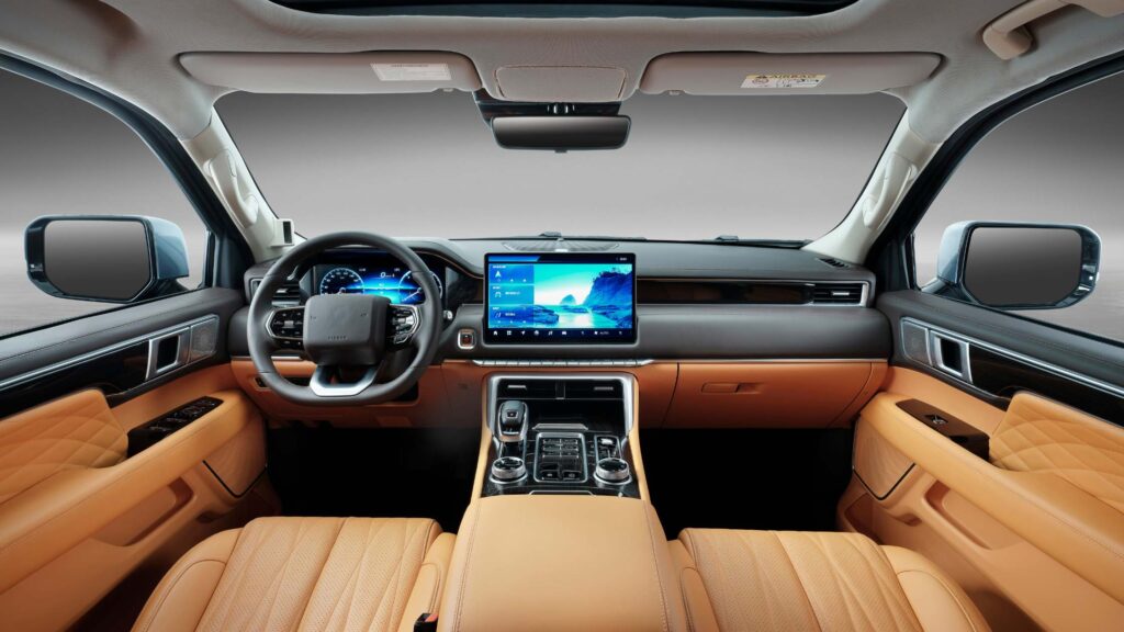 Tunland V9 Interior